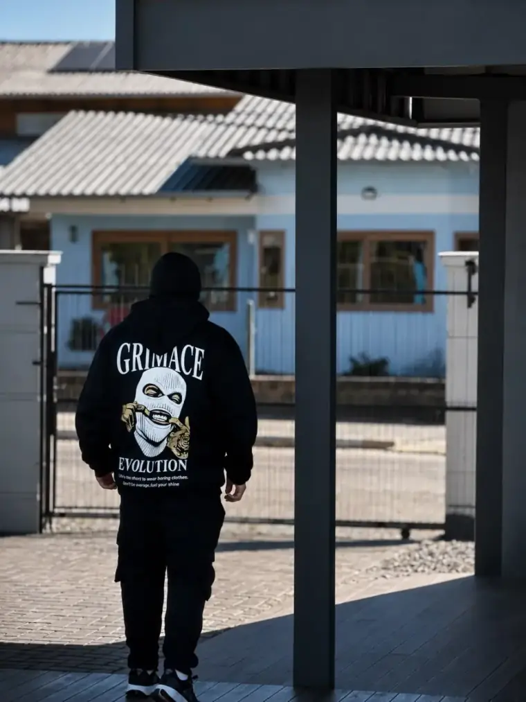 Moletom streetwear com estampa nas costas